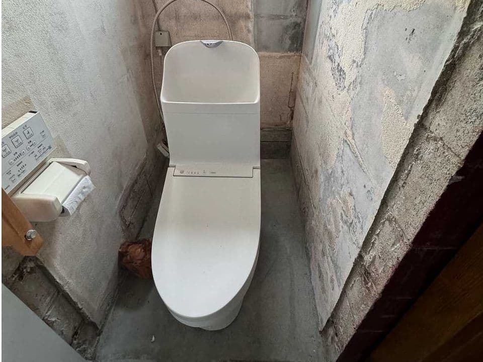 リノベーション前のトイレ。