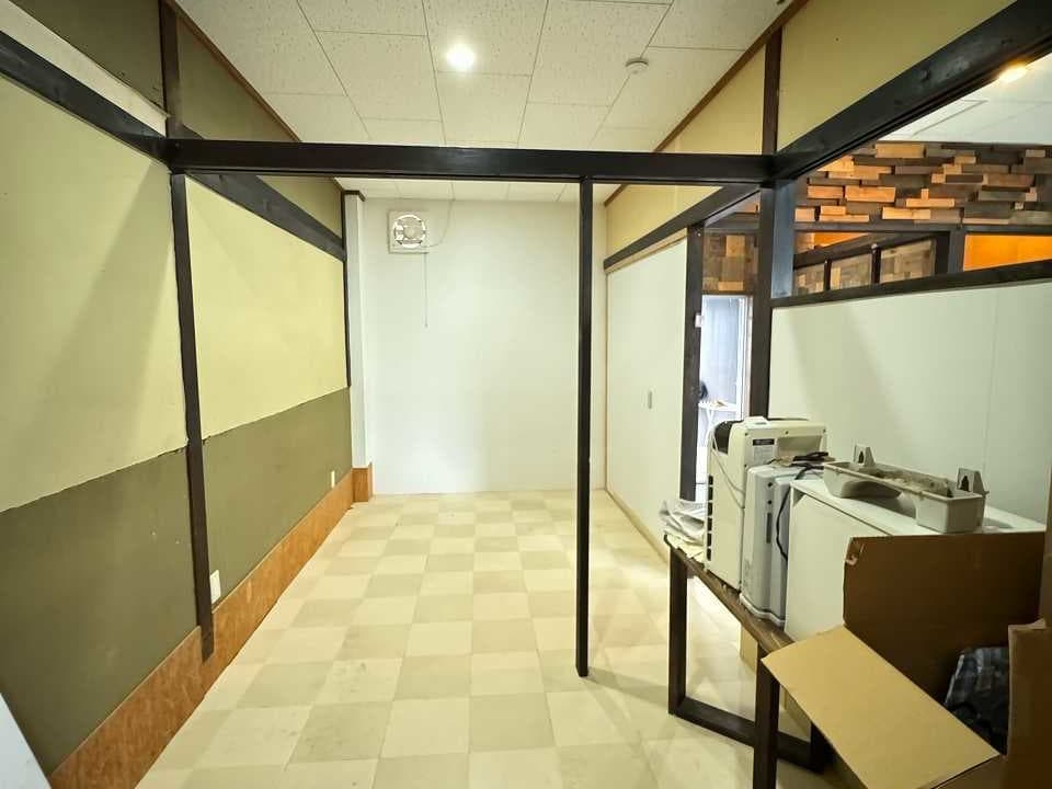 リノベーション前のバックヤード。