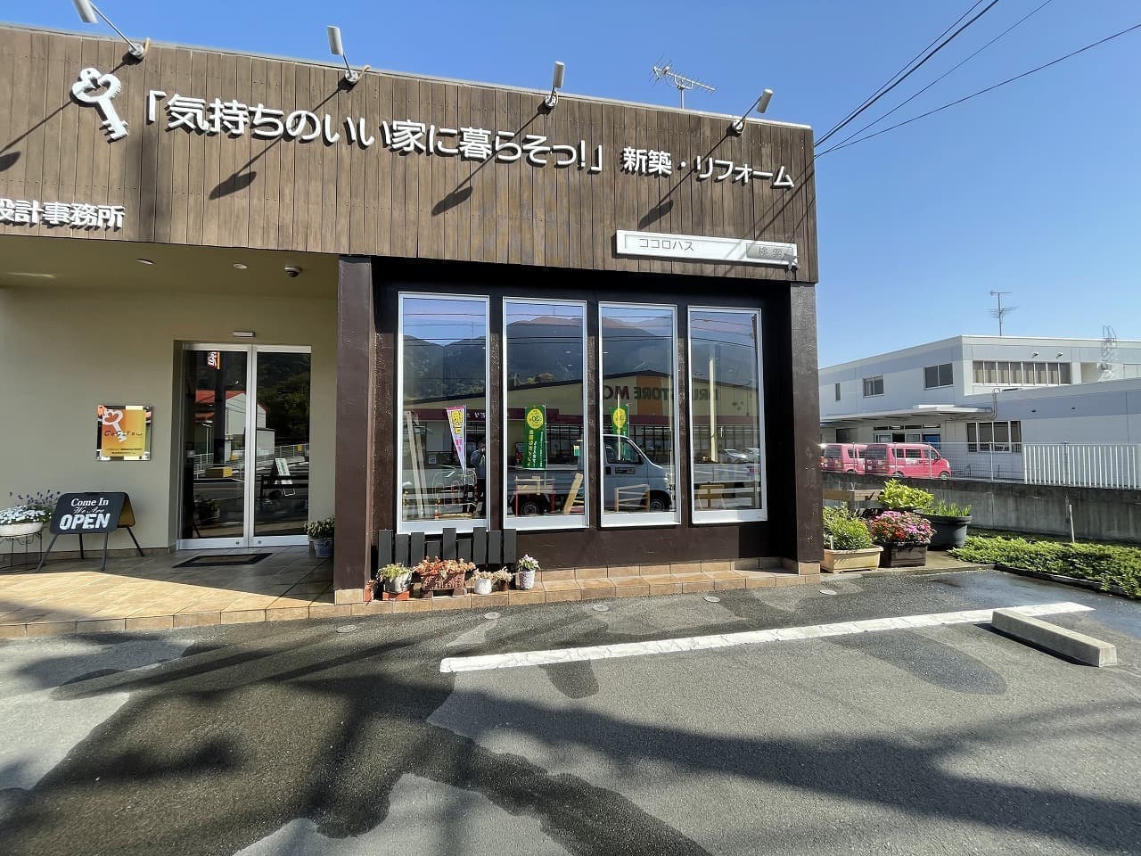 アウターシェード上げた状態、前