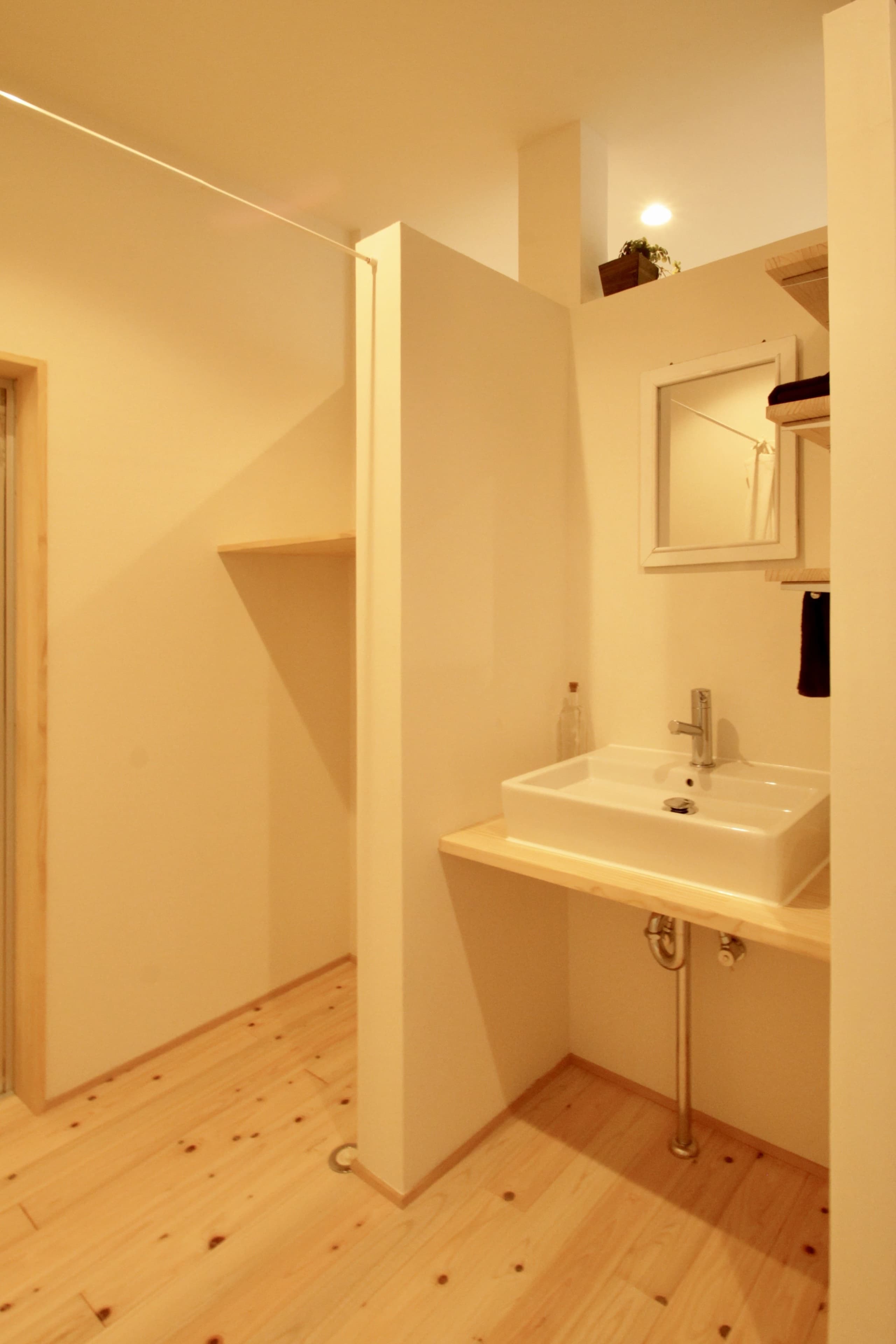 洗面スペースと洗濯機置き場